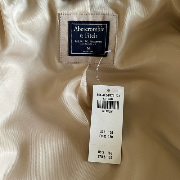 Gorgeous Abercrombie & Fitch Teddy Jacket. medium , never worn - tags still on - Picture 2 of 2